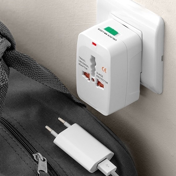 Incarcator universal pentru calatorii